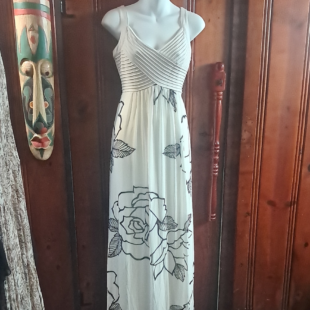 Roz & Ali Black and White Floral Maxi Dress